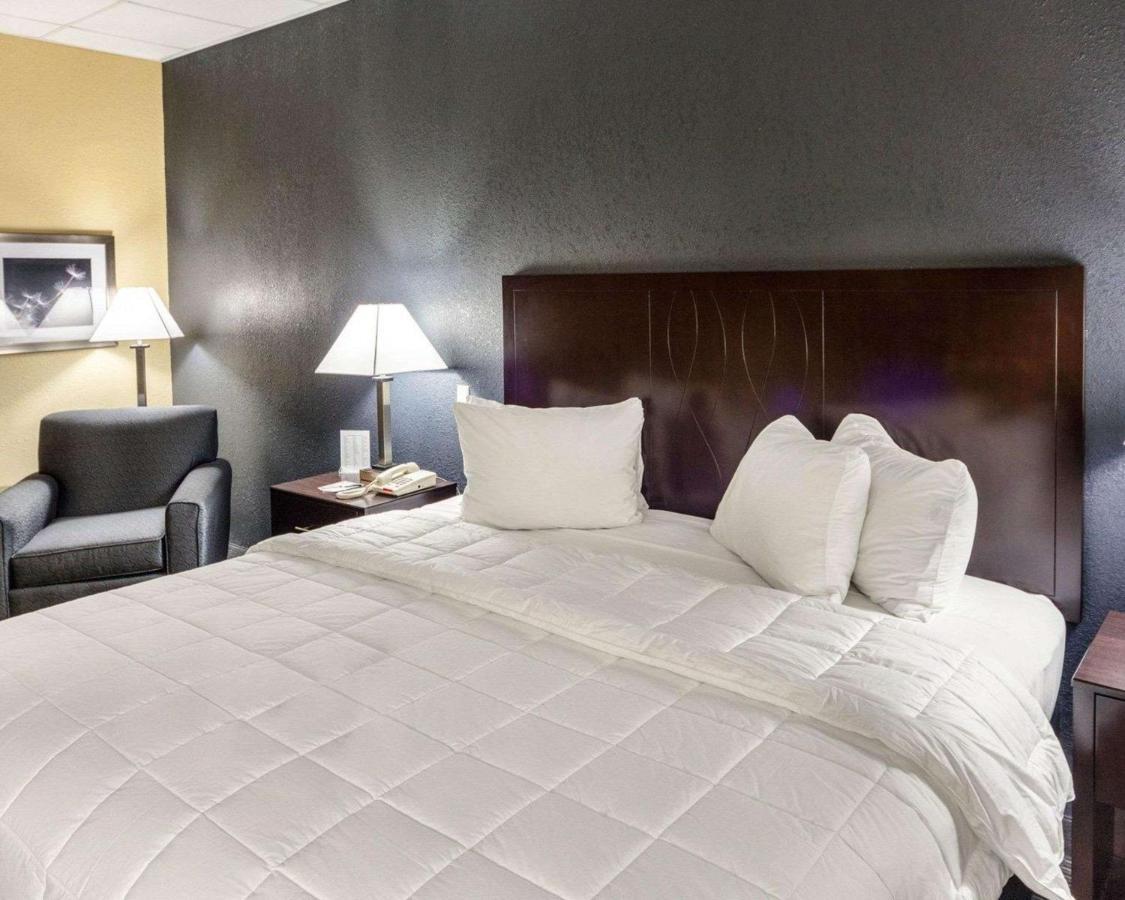 Quality Inn Bryan/Montpelier Bagian luar foto