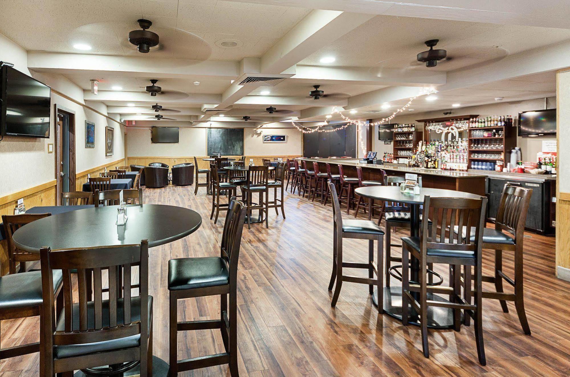 Quality Inn Bryan/Montpelier Bagian luar foto